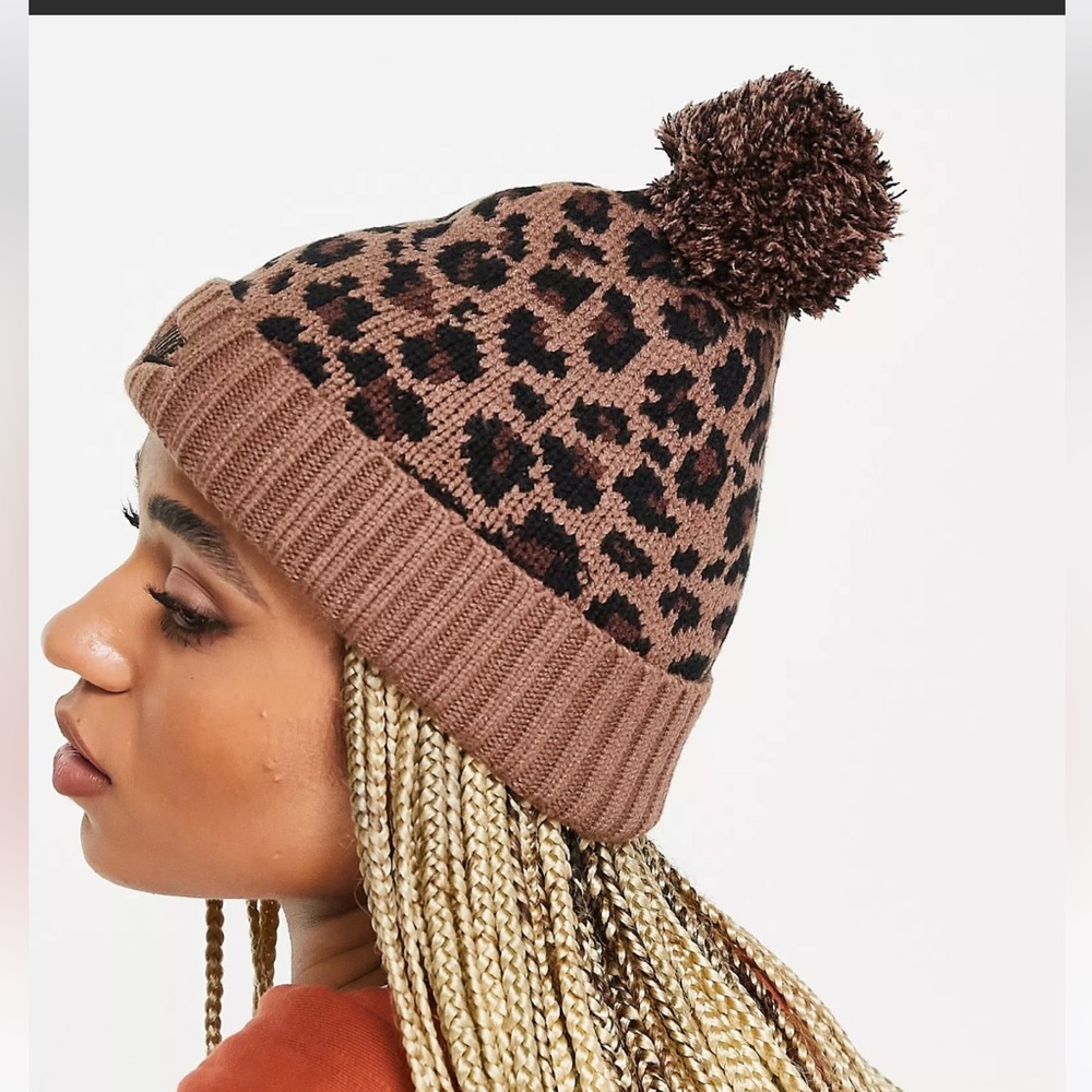 Nike leopard print pom pom cuffed, fleece lined hat - Picture 2 of 6